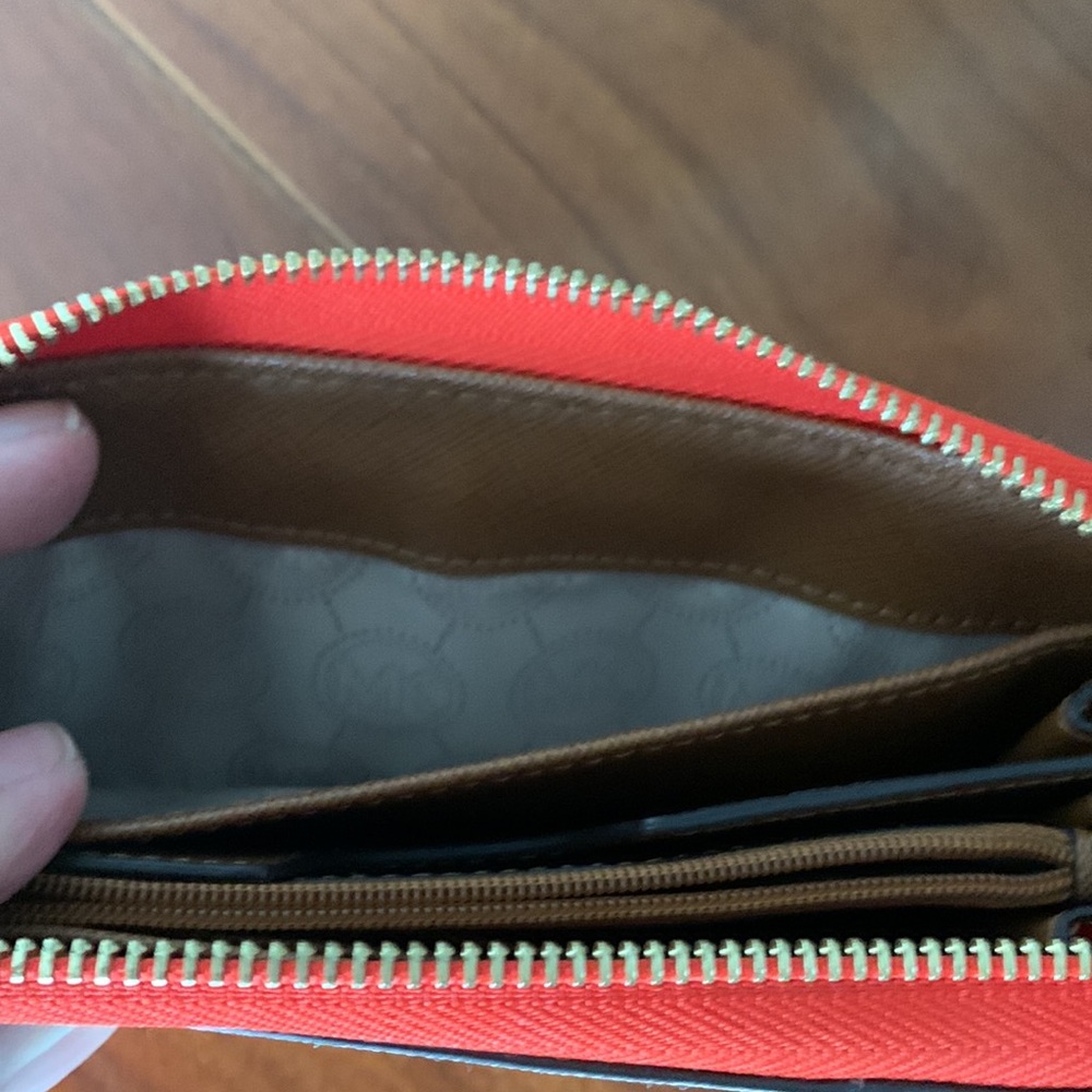 Michael Kors Wristlet Orange and Ivory - Picture 3 of 8